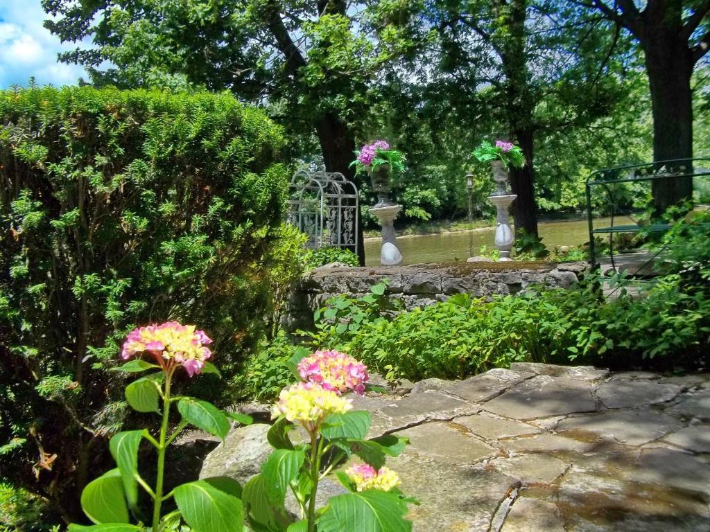 The Rivers Edge Executive Suites Tiffin Bagian luar foto