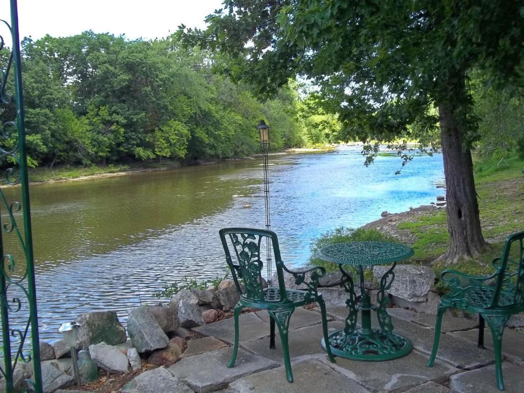 The Rivers Edge Executive Suites Tiffin Bagian luar foto