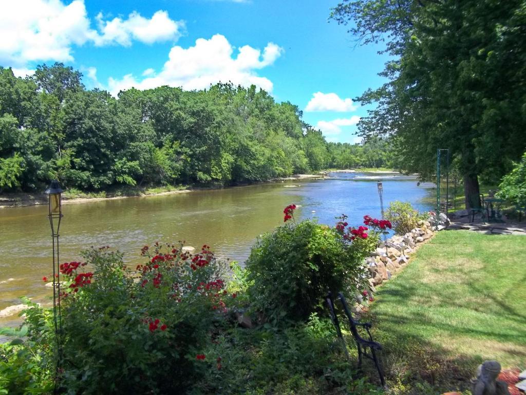 The Rivers Edge Executive Suites Tiffin Bagian luar foto