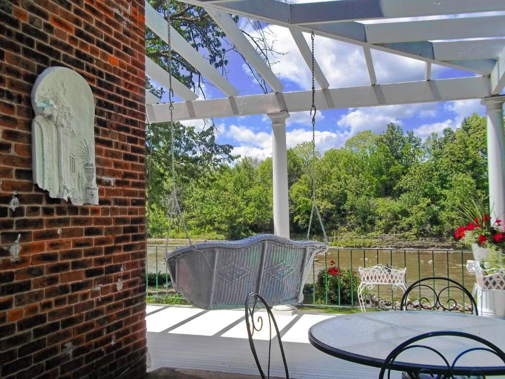 The Rivers Edge Executive Suites Tiffin Bagian luar foto