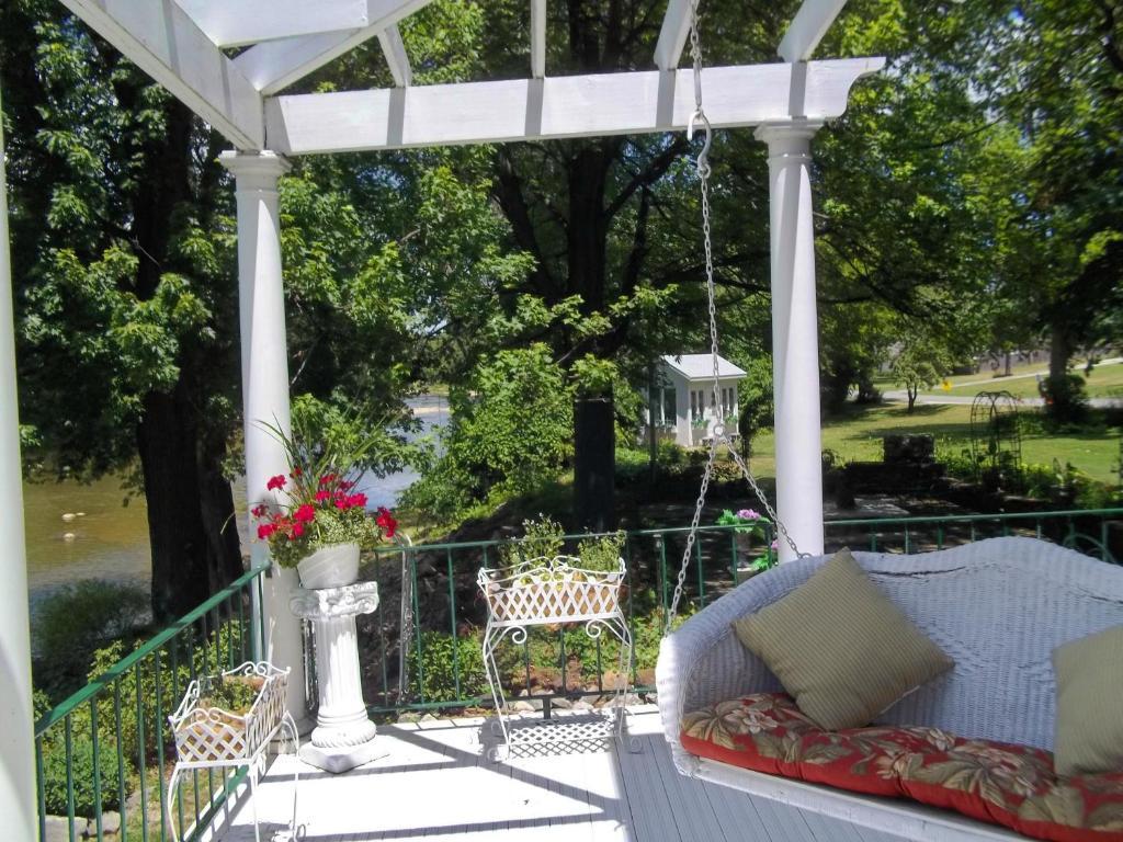 The Rivers Edge Executive Suites Tiffin Bagian luar foto