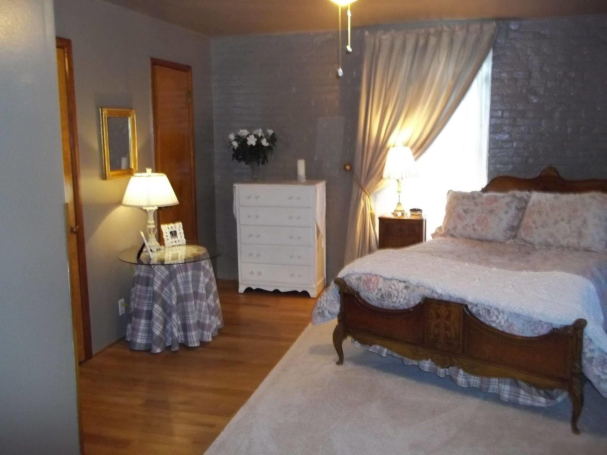The Rivers Edge Executive Suites Tiffin Bagian luar foto